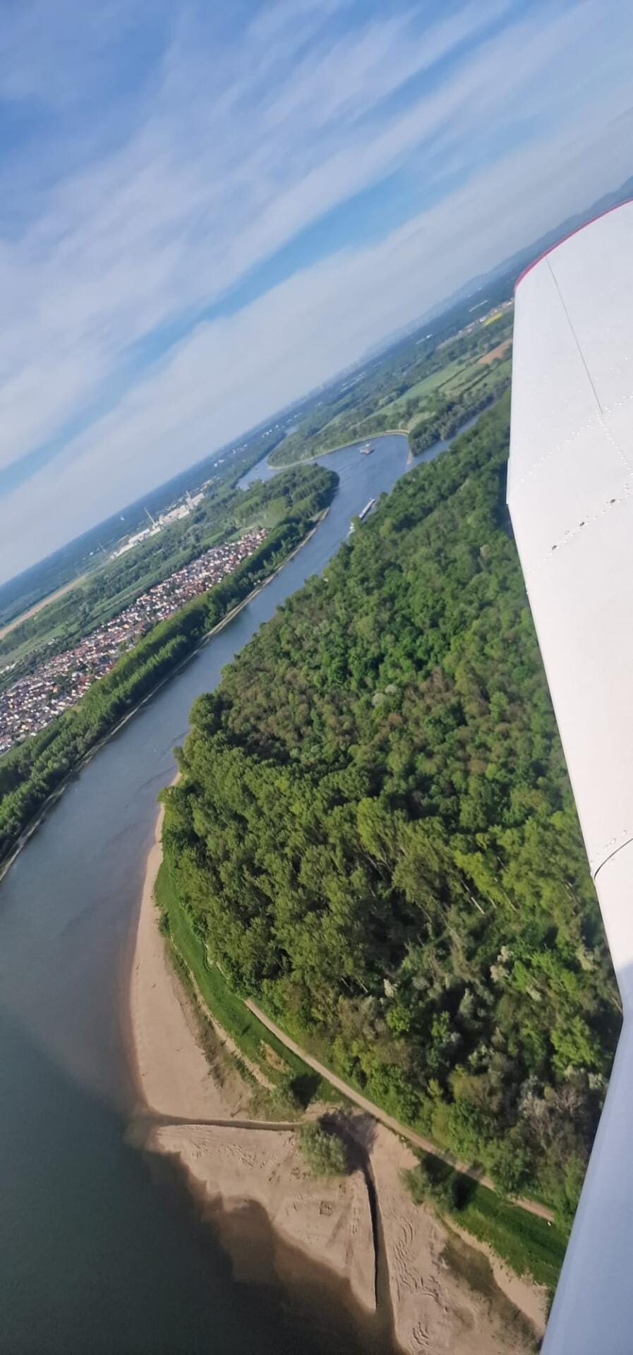 Anflug über dem Rhein