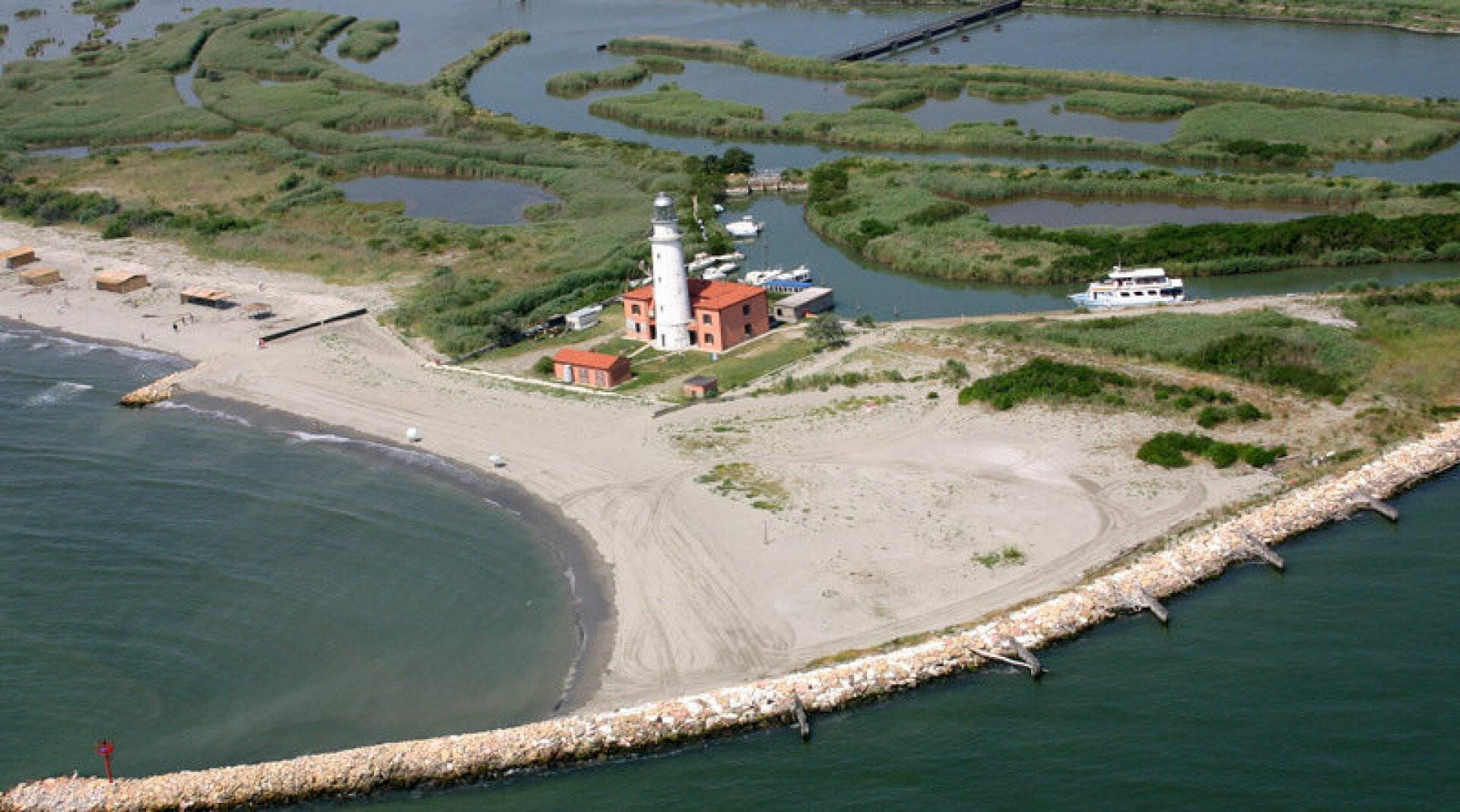 Flight along the Adriatic Coast to Venezia