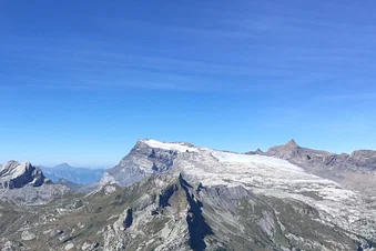 Le glacier d'Aletsch et les Alpes Bernoises en hélicoptère