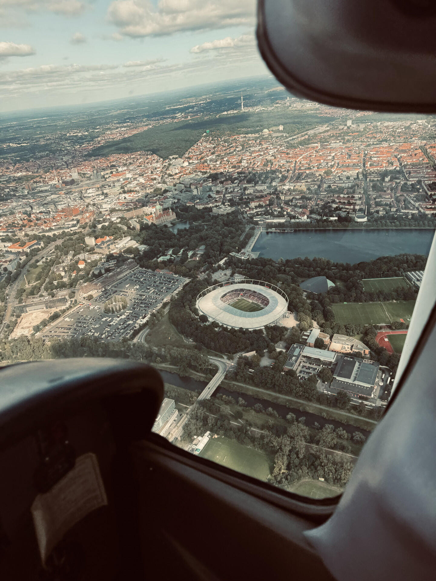 HDI-Arena und Maschsee