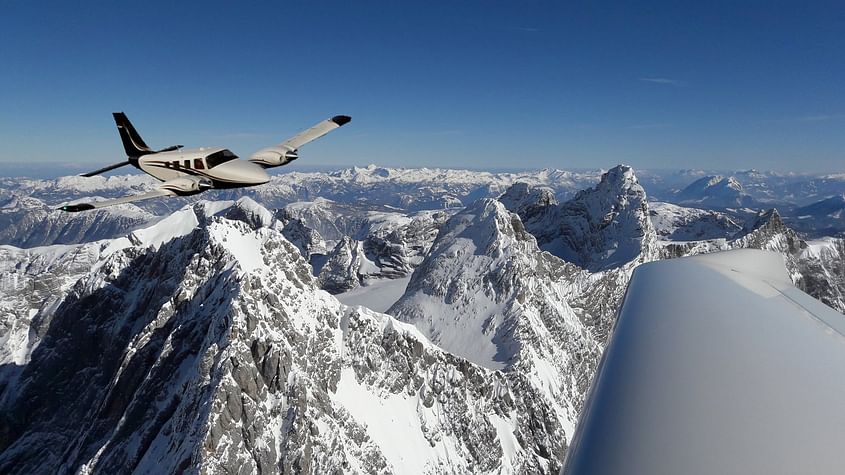 VIP Rundflug Dachstein mit moderner 2-mot. DA42