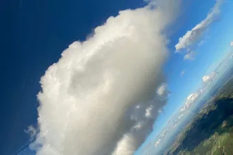 Wolken - unbeschreiblich - wie Wattebällchen sehen sie aus und ziehen Blicke magisch an
