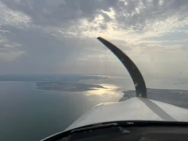 Dein Wunschrundflug über Küste, Seen & Skyline