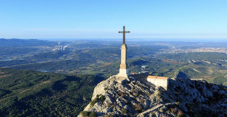 Vol panoramique depuis Aix-en-Provence : Sainte-Victoire, calanques, Cassis et Marseille vus du ciel
