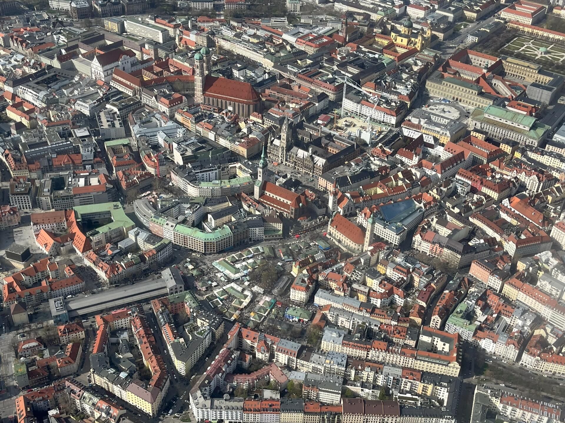 Altstadt mit Frauenkirche und Rathaus und Viktualienmarkt