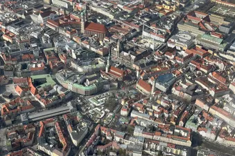 Altstadt mit Frauenkirche und Rathaus und Viktualienmarkt