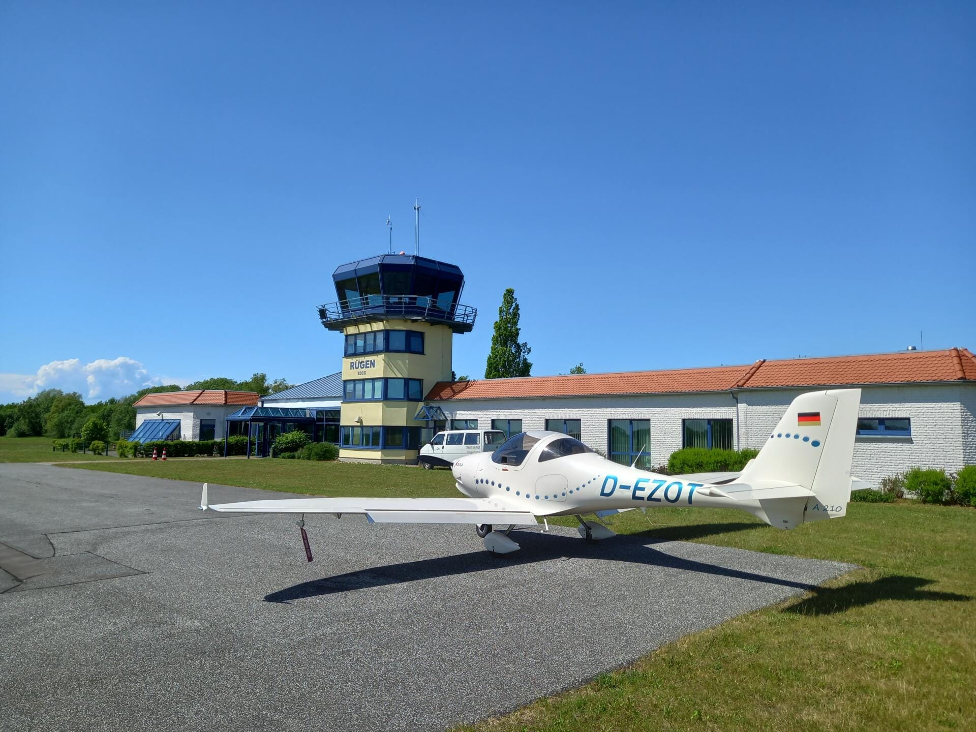 Aquila AT 01 von der Seite