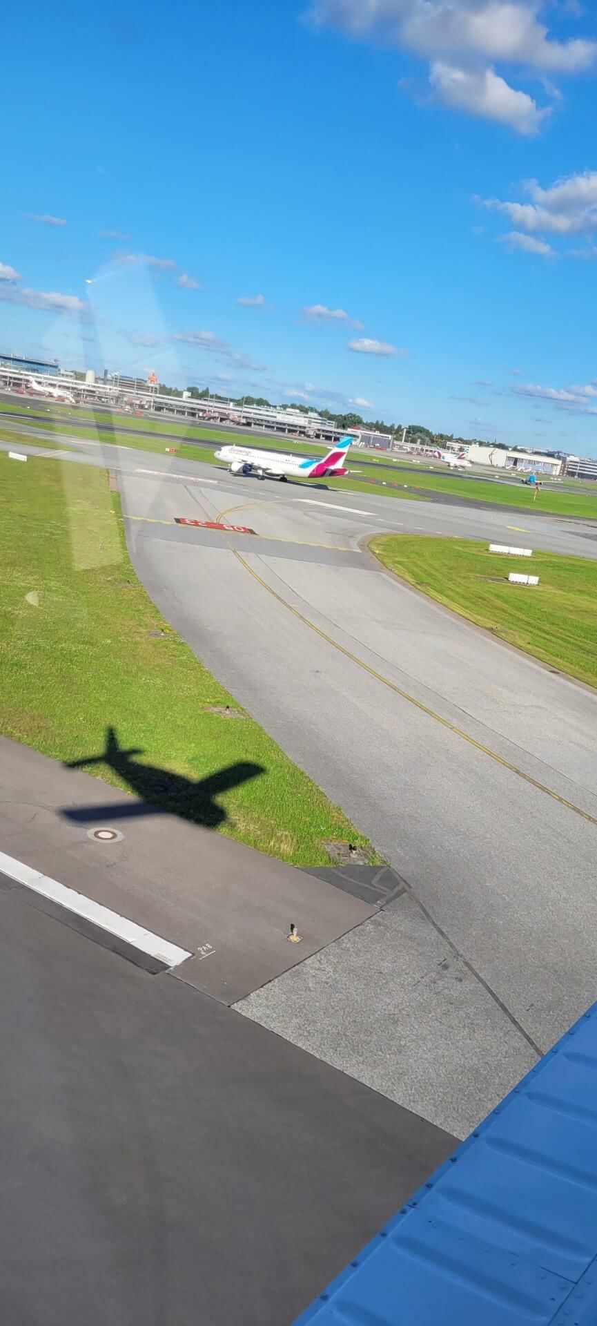 Low approach at Hamburg Airfield