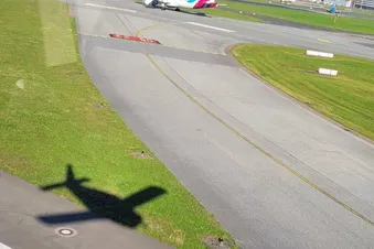 Low approach at Hamburg Airfield