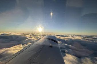 Exklusiver Flug nach Paris-Versailles