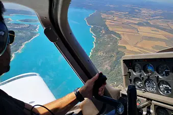 De la montagne à la mer en avion... by Chris