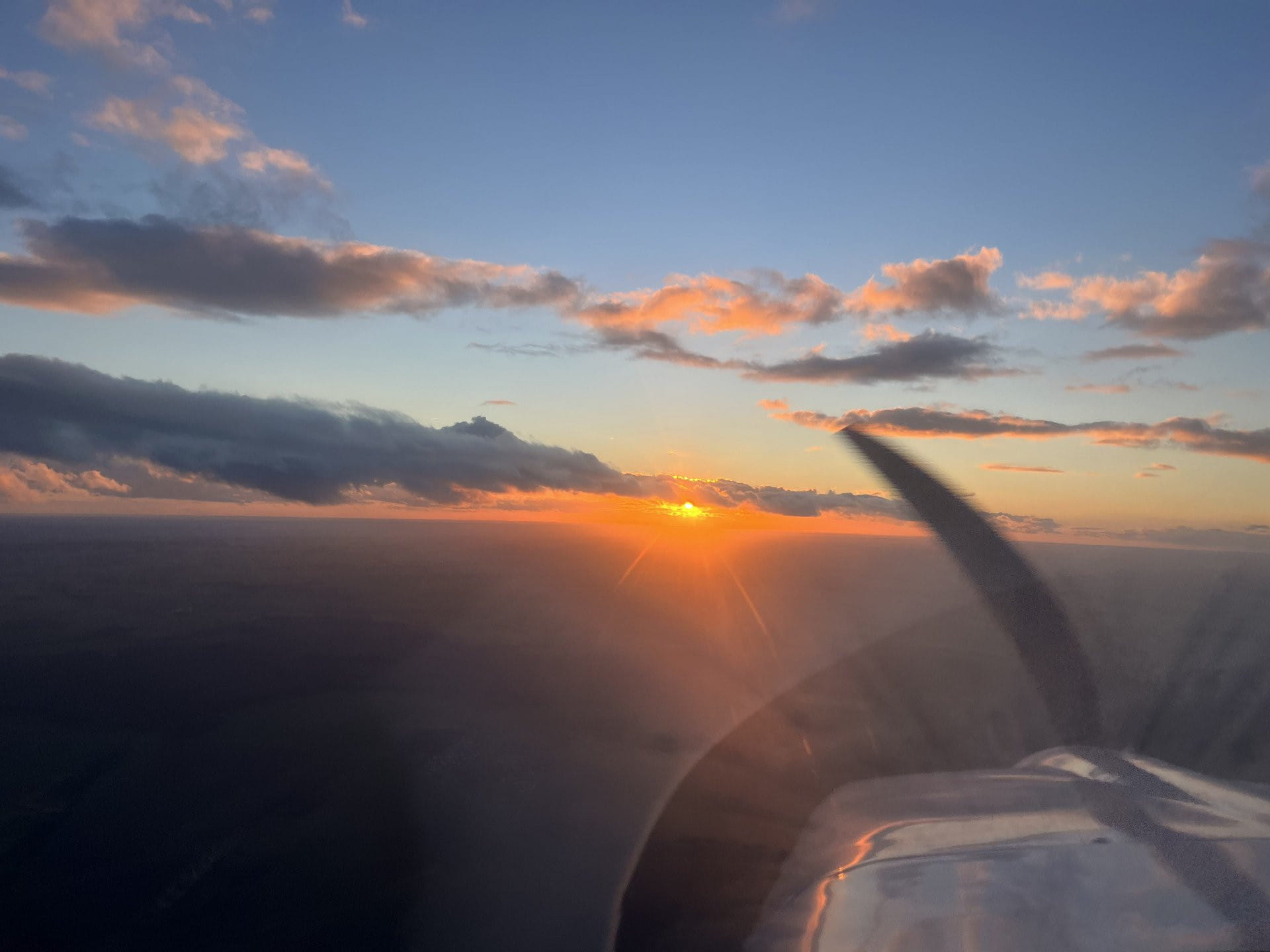 Vol crépusculaire et couché de soleil à 3000 pieds