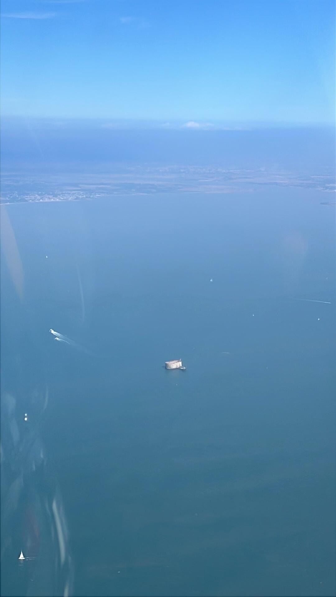 Au départ de Poitiers, la Côte Atlantique vue du ciel