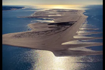 Le Bassin d'Arcachon et la côte vus du ciel. Birds eye view.