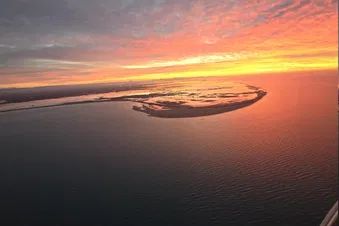 À l'Aube du Soleil : Vols Magiques en Camargue et sur la Mer