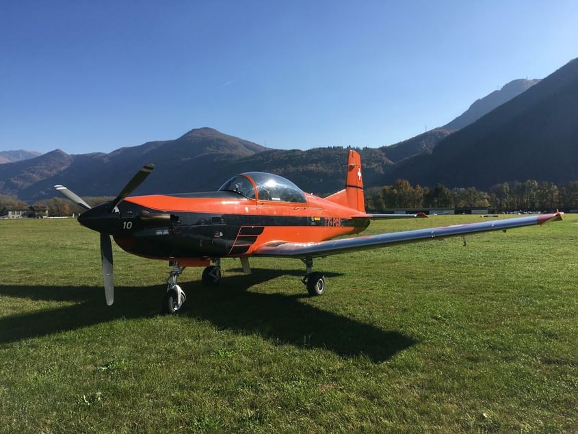 Flug in den Tessiner Alpen, auf Wunsch Kunstflug