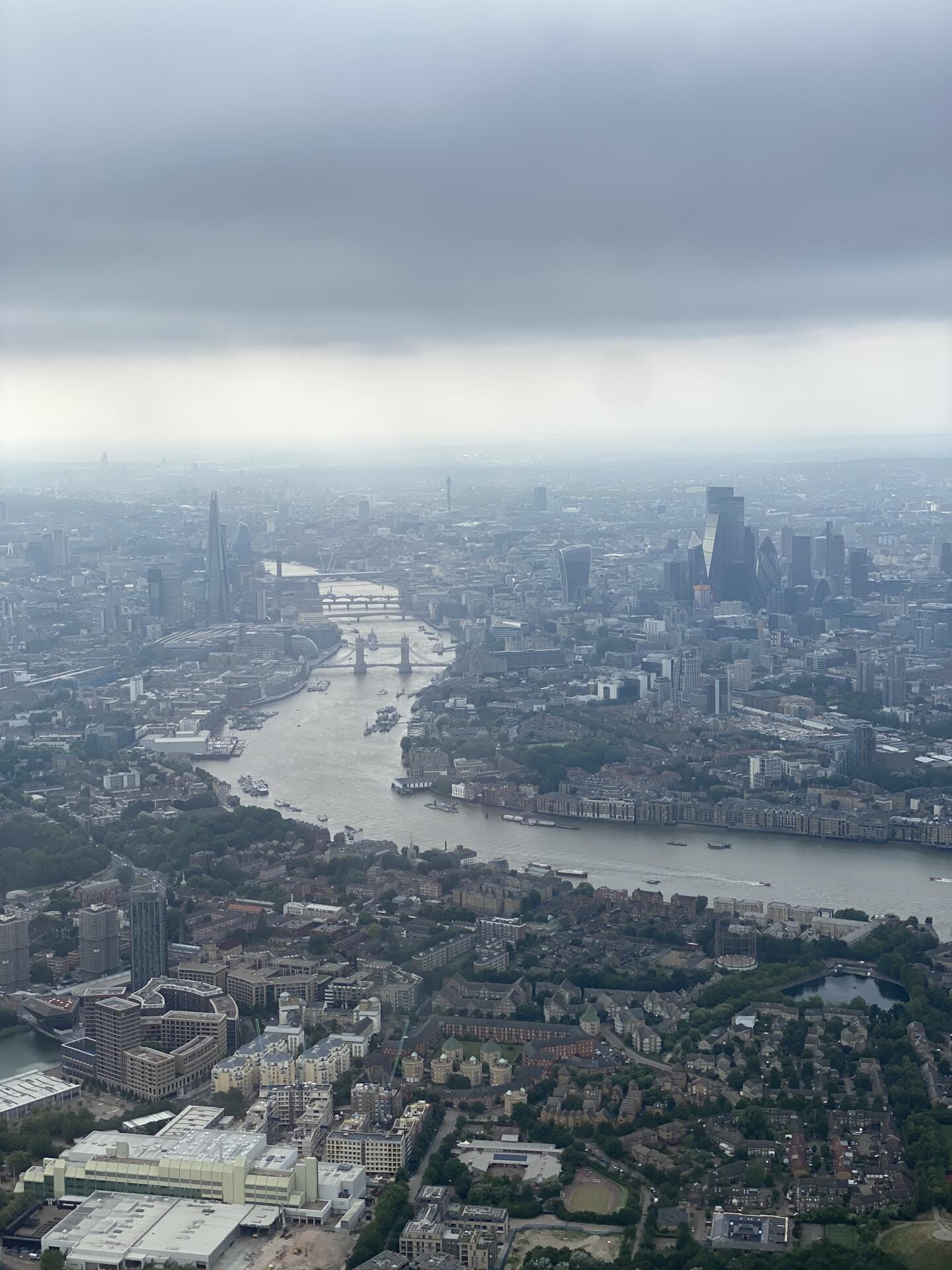 Discover London from above, fly along the Heli Routes
