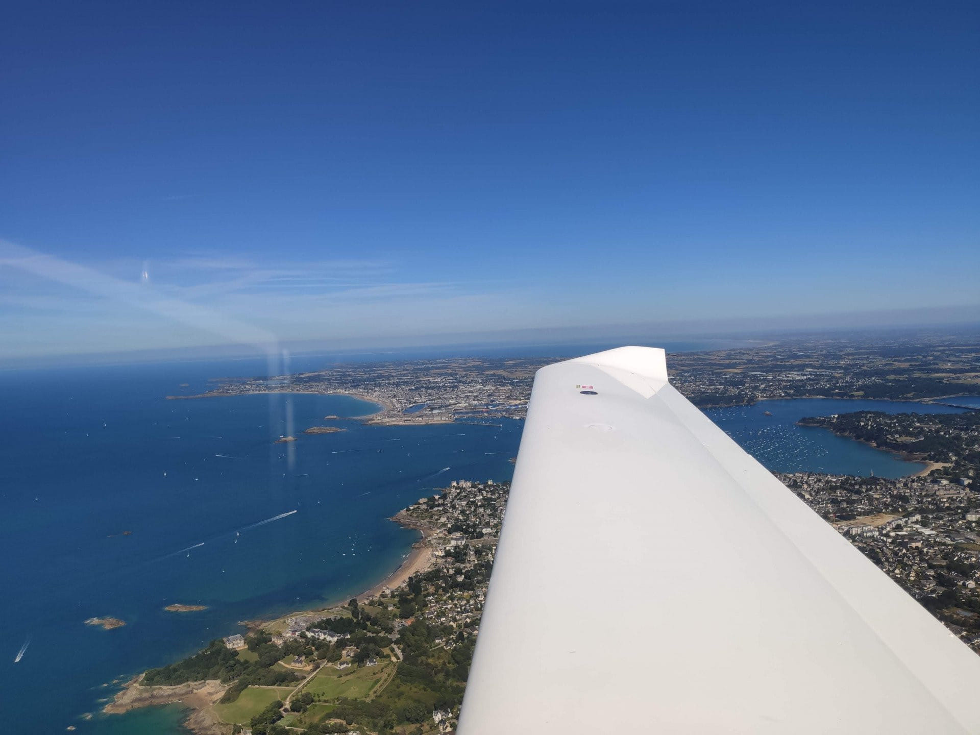 Vol Pontoise Cherbourg A/R ds la journée ou sur 2 jours