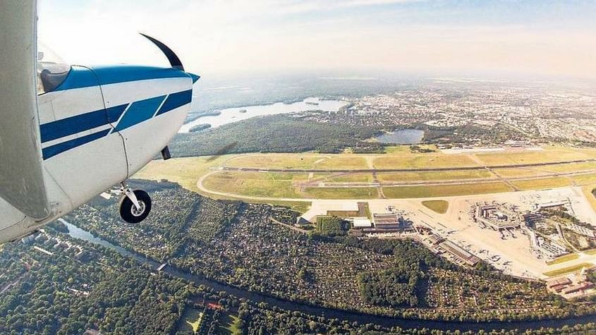 Rundflug über Berlin oder Wunschstrecke in Brandenburg