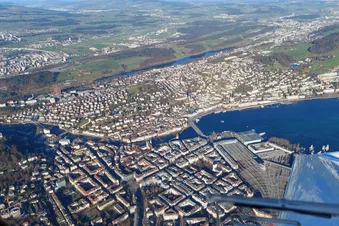 Rundflug mit Heiratsantrag und "Will you marry me?" Banner