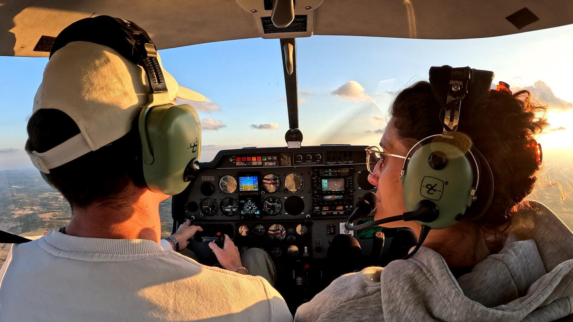 Vue du cockpit et des 2 places avant du DR-400