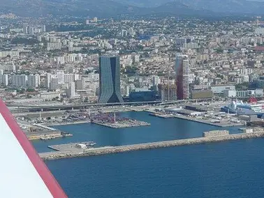 Survol de la Rade de Marseille et des Falaises de Cassis