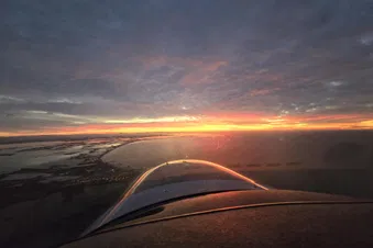 À l'Aube du Soleil : Vols Magiques en Camargue et sur la Mer