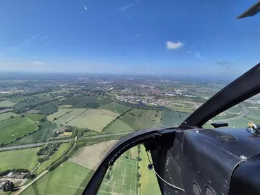 5 Minute flight from Elvington