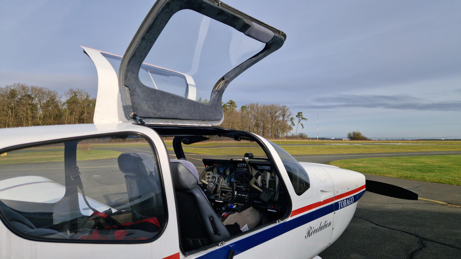 TB10 interior