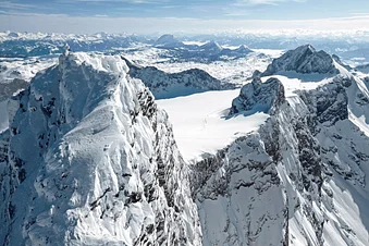 Alpenrundflug zum Dachstein mit Landung im Ennstal