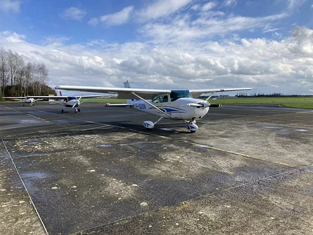 Cessna 172 au parking