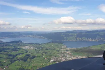 Sechs-Seen-Rundflug für ein Passagier