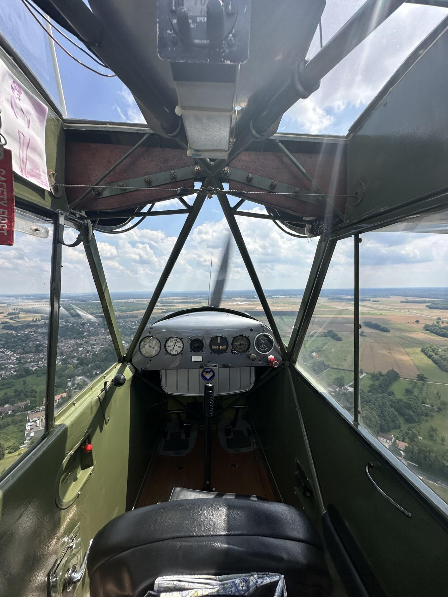 Vue du cockpit du piper L4