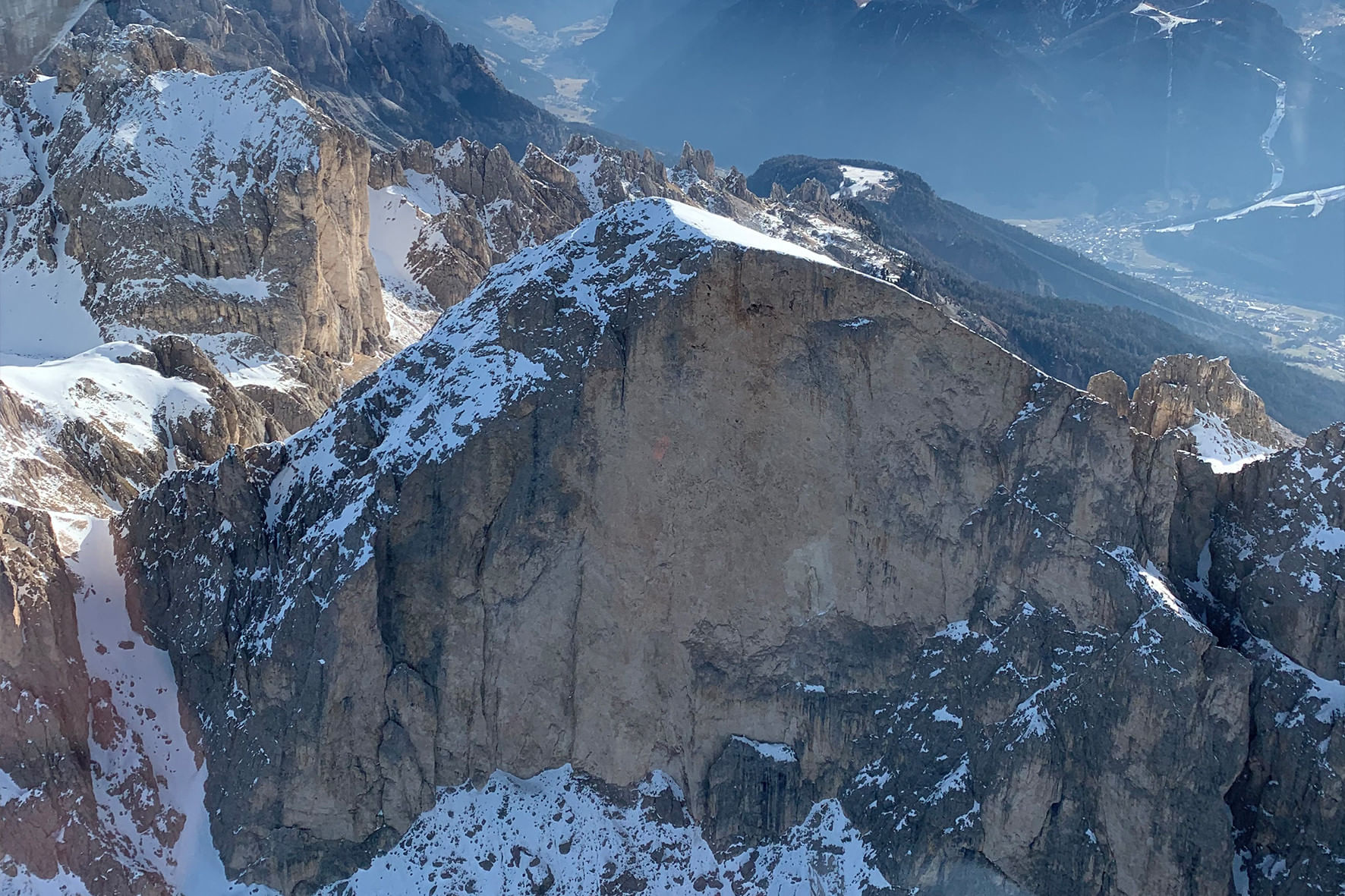 Rundflug über den Dolomiten