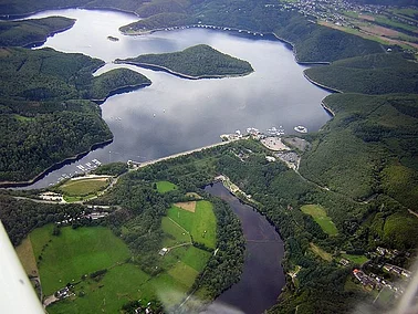 Rundflug im Hubschrauber über die Eifel und dem Rursee