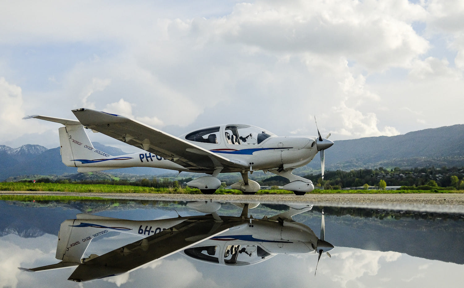 The DA-40 4-seater aircraft used for this flight.