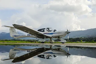 The DA-40 4-seater aircraft used for this flight.