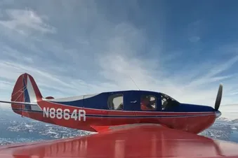 Fliege mit mir in einem der letzten Dreifachleitwerke-Flugzeuge der Welt!