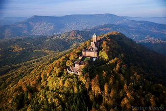 Survolez le célèbre château du Haut-Koenigsbourg en Alsace
