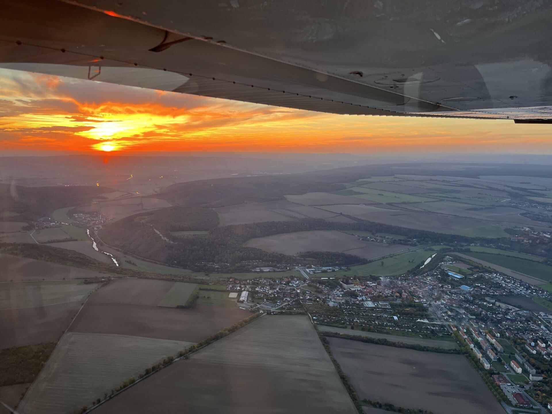 Sonnenuntergang Rundflug Halle Oppin C182 30 min