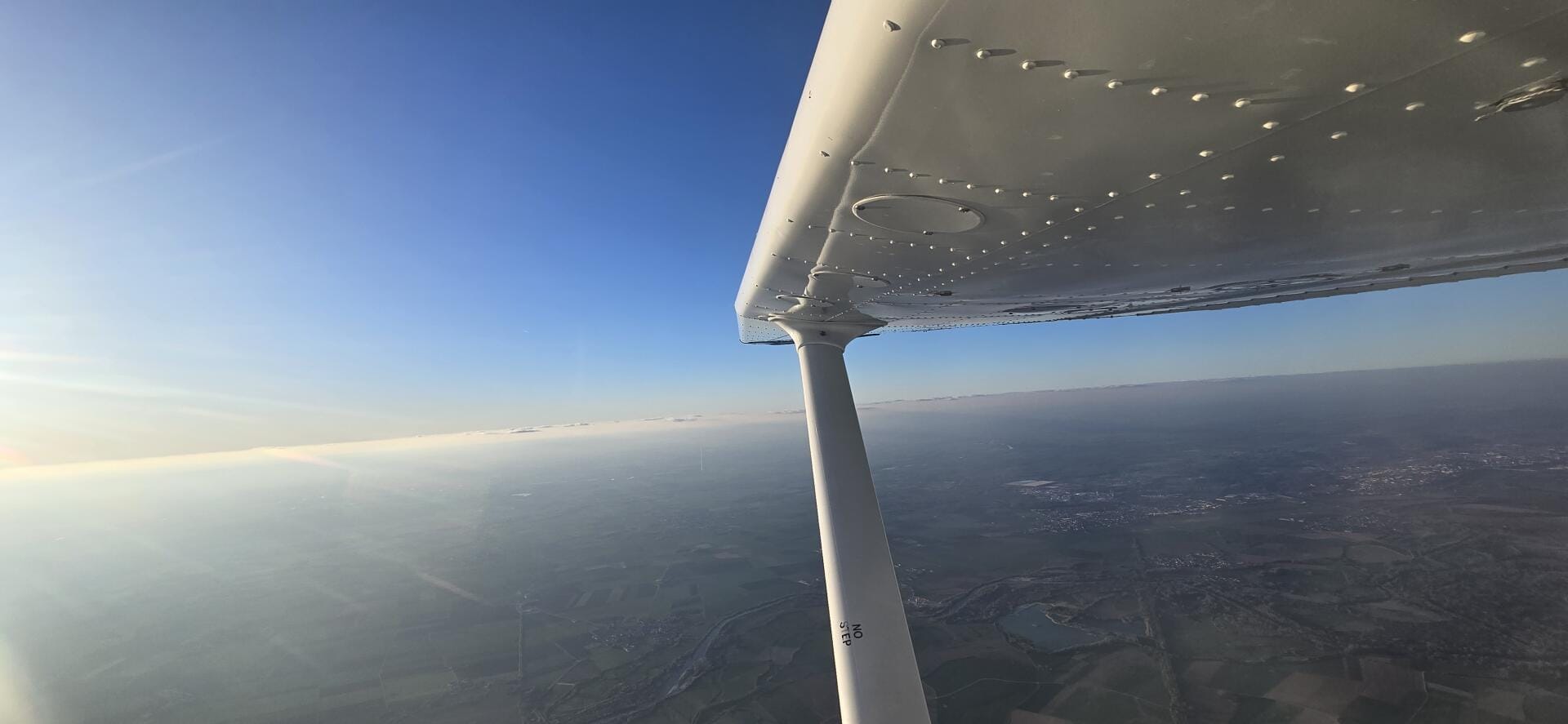 Le plus pratique pour les photos avec une aile haute