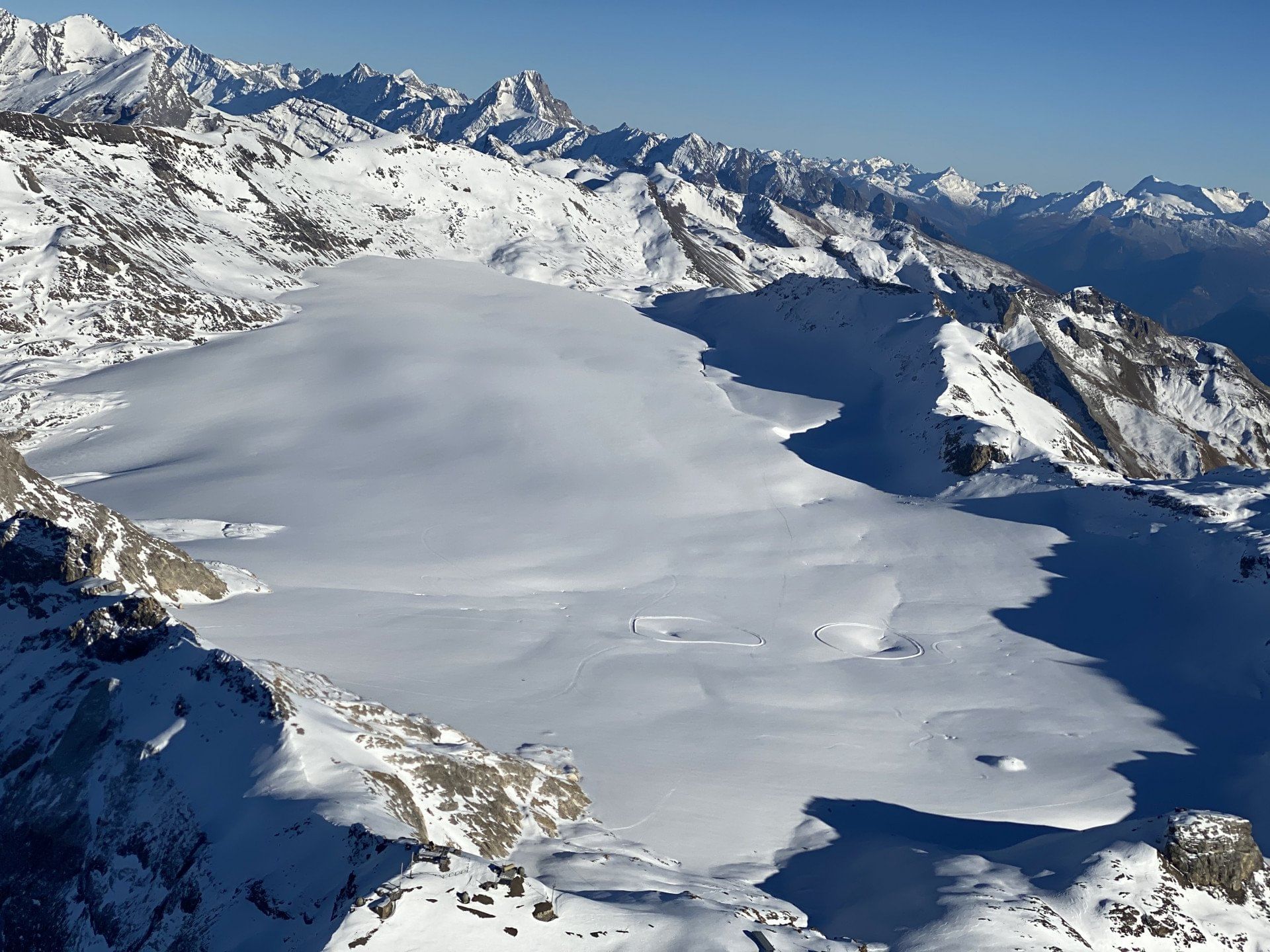 Des cols mythiques aux glaciers de renom en avion