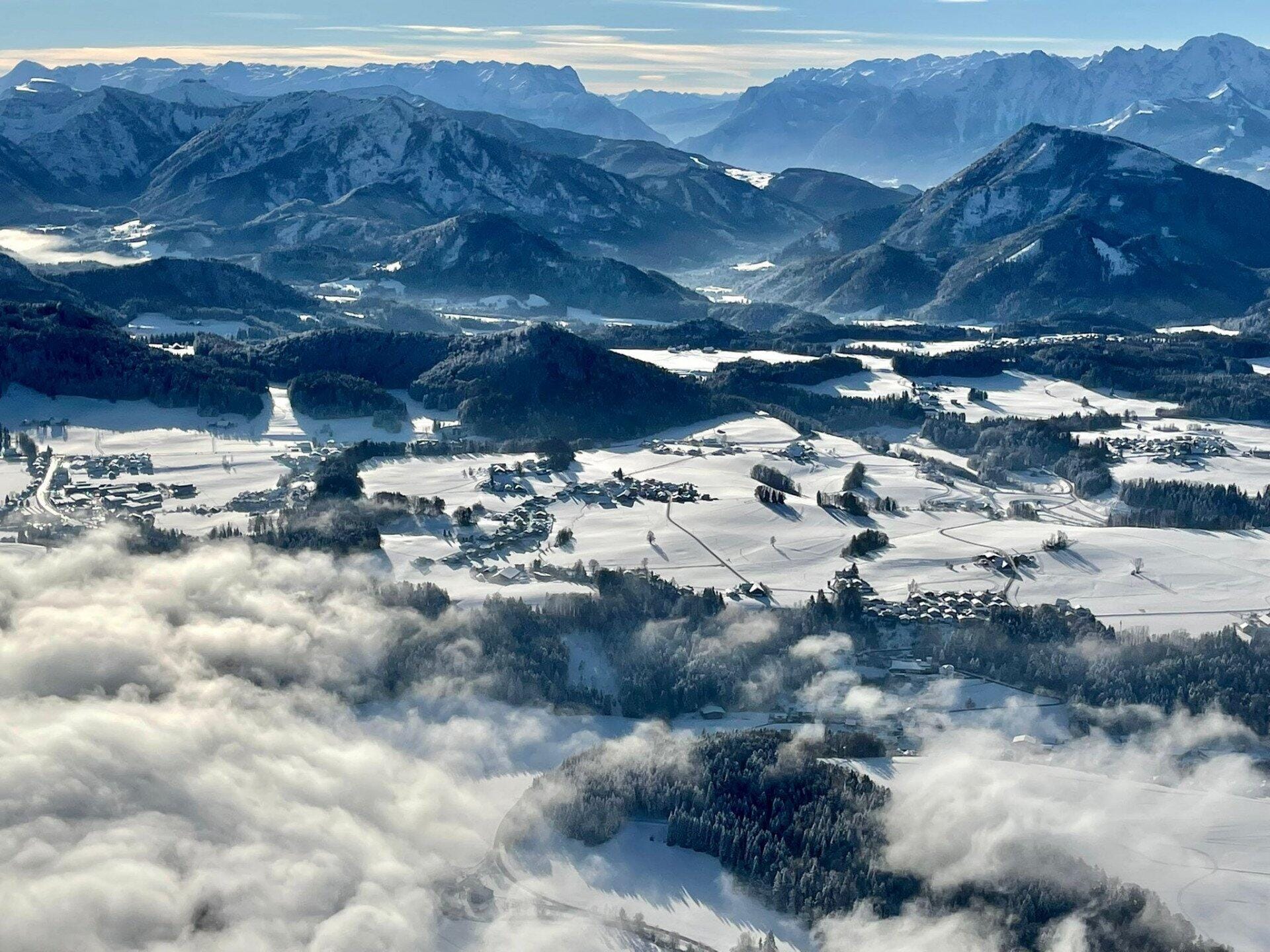 Rundflug ab Salzburg zu Deinem Wunschziel