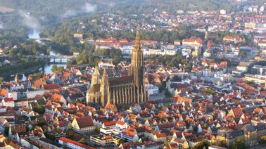 De magnifiques châteaux et la cathédrale de chartres