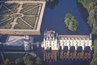 Vol autour des châteaux de la Loire