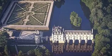 Vol autour des châteaux de la Loire