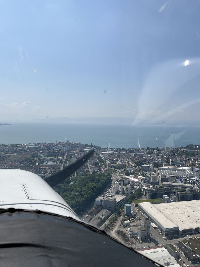 Tagesausflug nach Friedrichshafen: Entspannt zum Bodensee