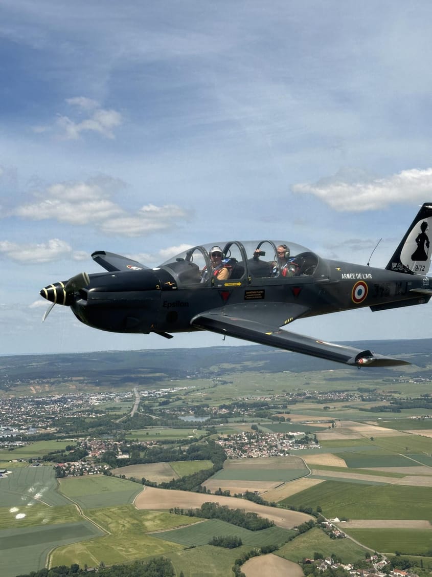 La Bourgogne à bord d'un avion Militaire !