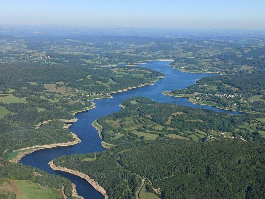 Offrez-vous un moment d’exception : le Morvan vu du ciel !