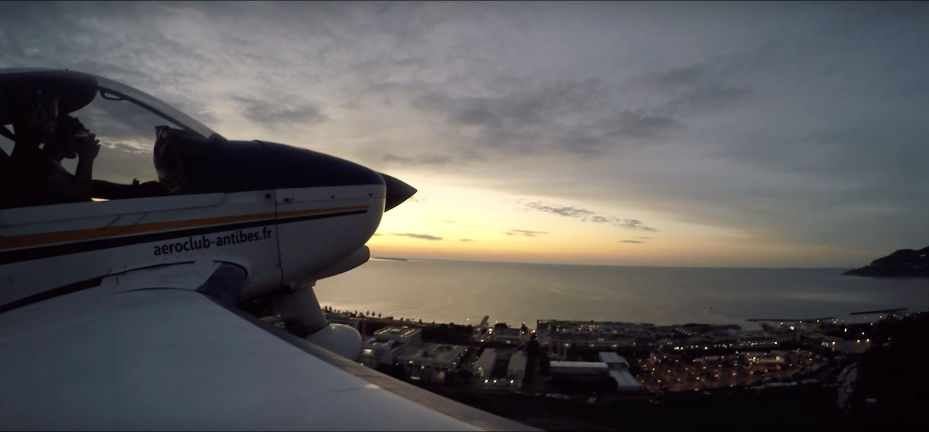 Vol panoramique sur la Côte d’Azur : Cannes, les îles de Lérins, l’Estérel et Saint-Tropez vus du ciel